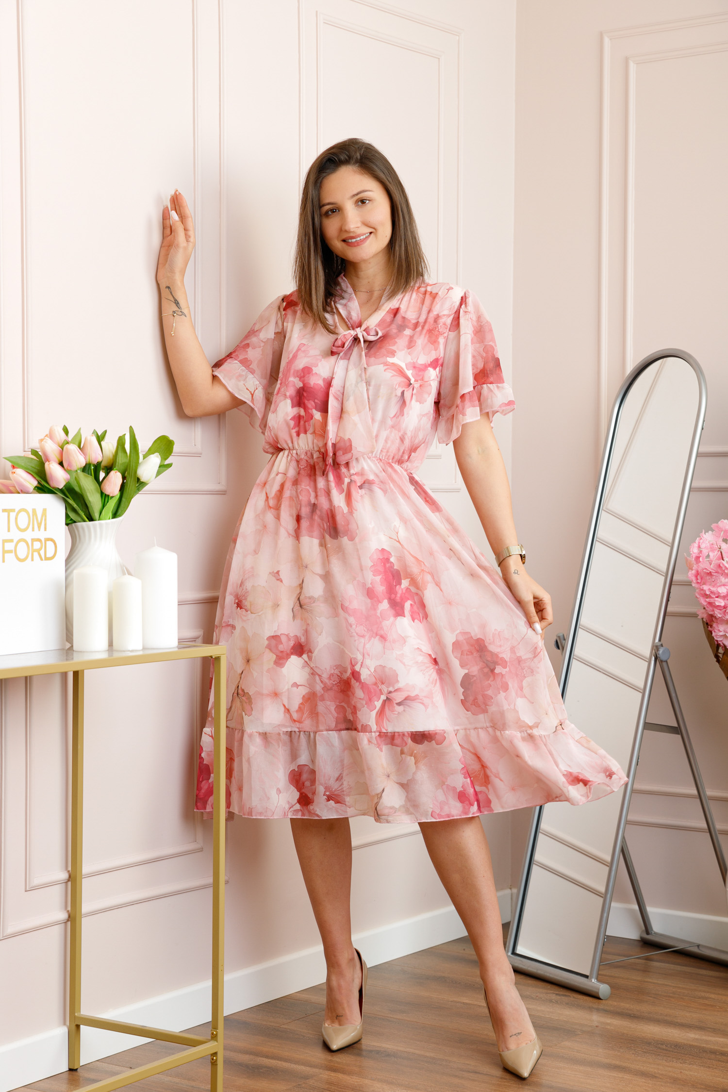 Rochii - Rochie midi roz pastel Annalise cu imprimeu floral si funda la decolteu